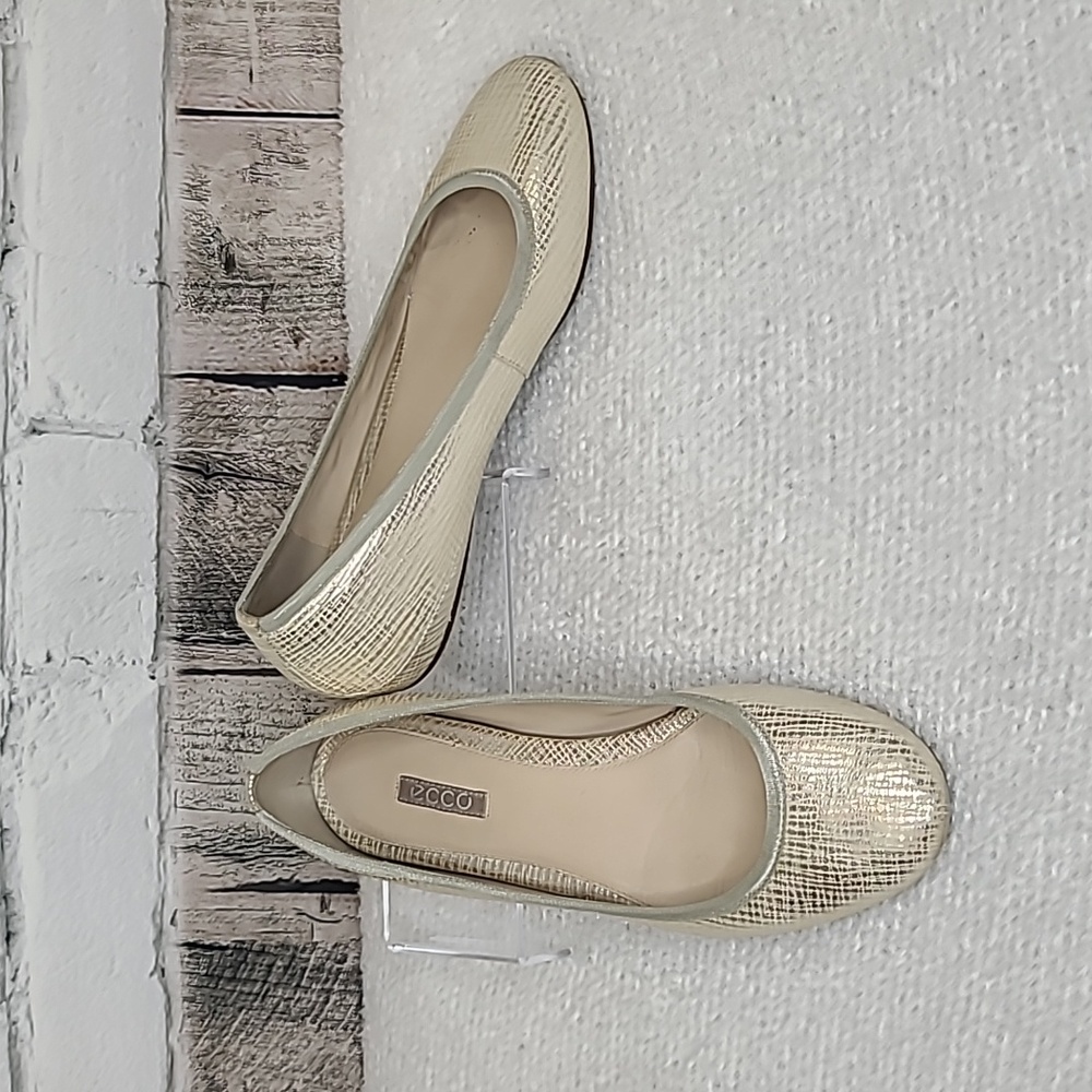 Ecco Cream Flats